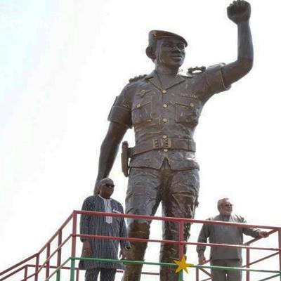 Statue geante de thomas sankara a ouagadougou